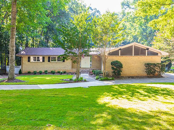 3rd image of 16 Perthshire Dr