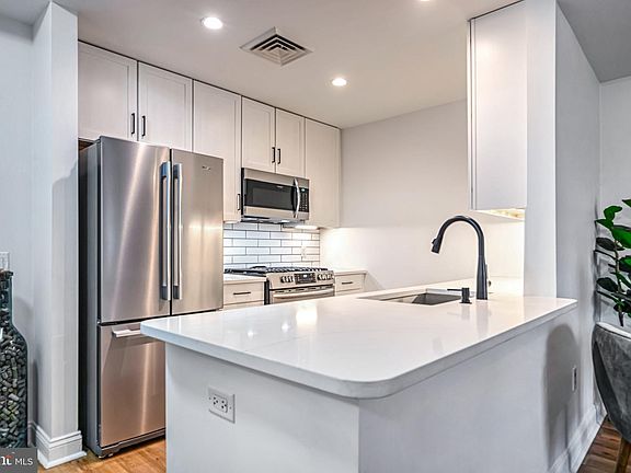 4th image of 1111 Oronoco St Unit 227