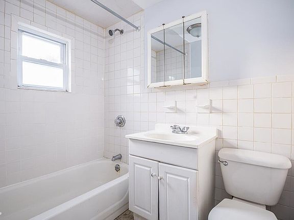 3rd image of 590 Bramhall Ave APT 2