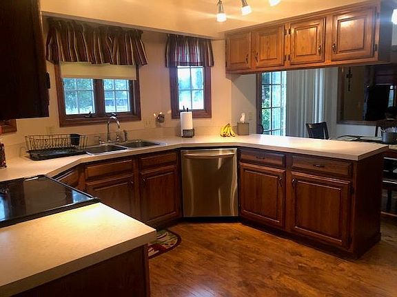 5th image of 62 Falcon Dr