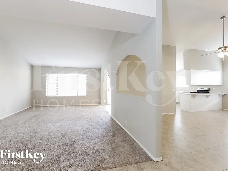 7371 W Colter St — Photo 3