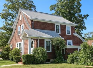 21 Linden Dr, West Warwick, RI 02893