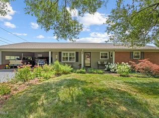 1828 Scenic Dr, Maryville, TN 37803