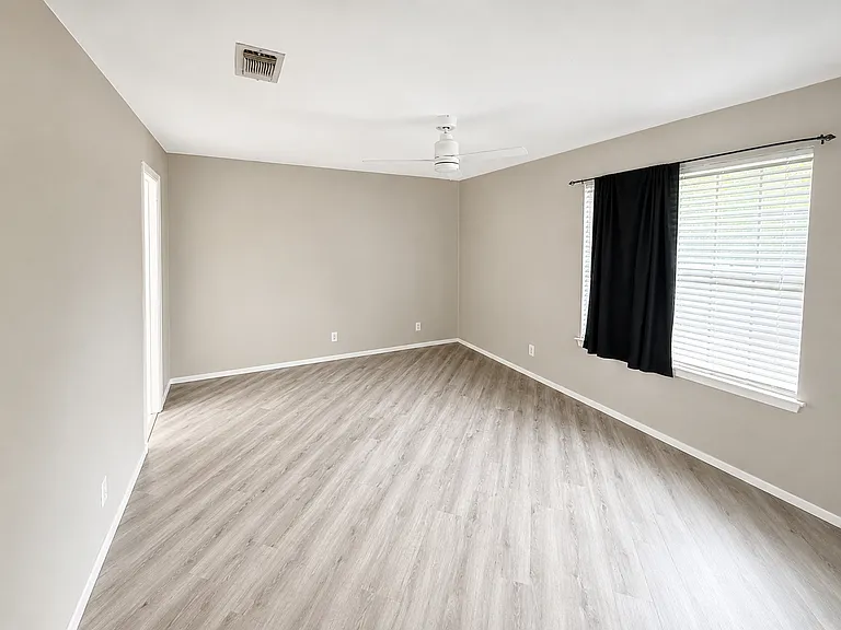 3225 Southland Blvd — Photo 3