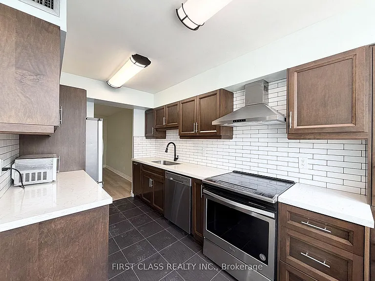633 Bay St #2516 — Photo 23