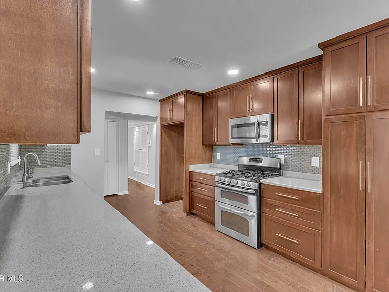 7112 Ramada Dr — Photo 8