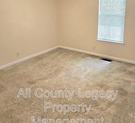 5th image of 425 Sunset Dr