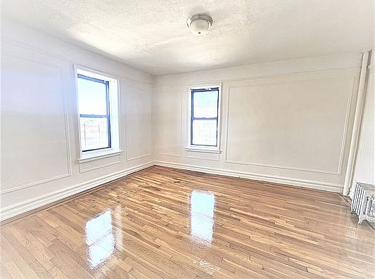 3rd image of 660 E 242nd St APT 3C