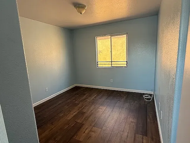 10604 Hickory St — Photo 4