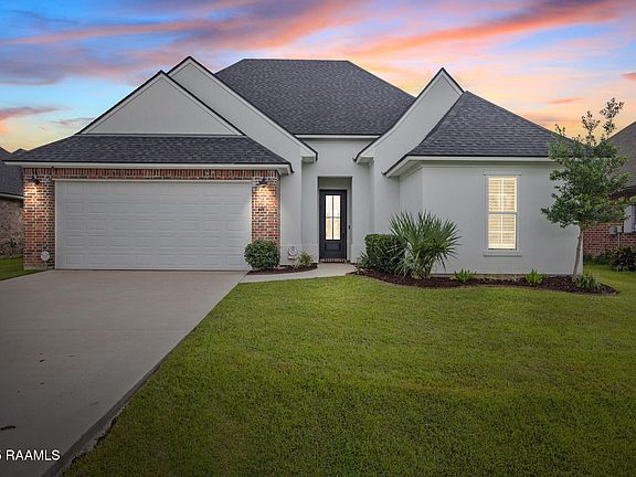 2nd image of 224 Tall Oaks Ln