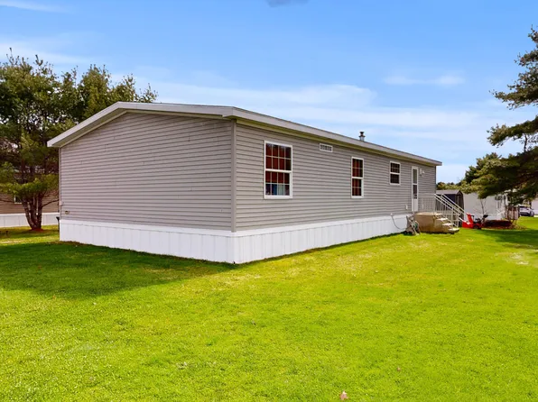 8 Sheldon Place, Lewiston, ME 04240