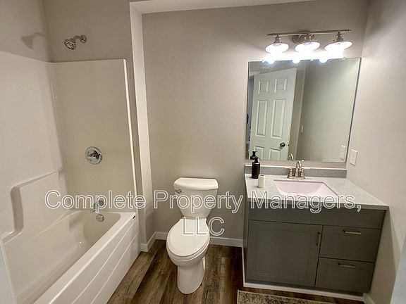 4th image of 107 Main St E APT 1