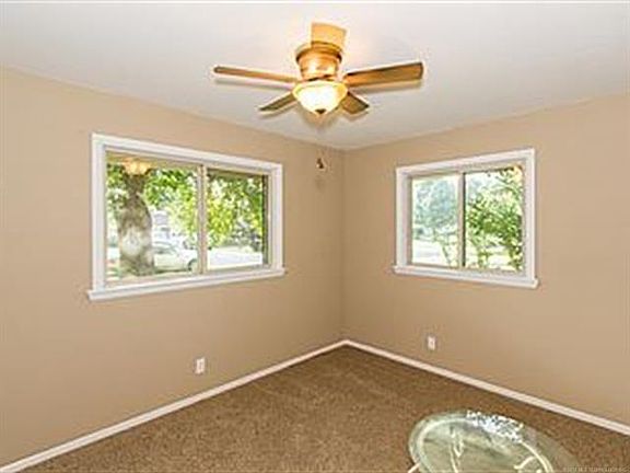 3rd image of 1715 Crescent Dr