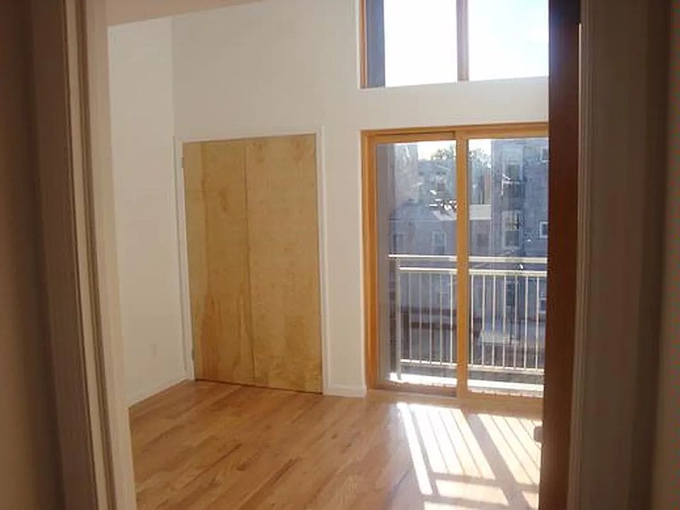 2nd image of 53 Diamond St #2R