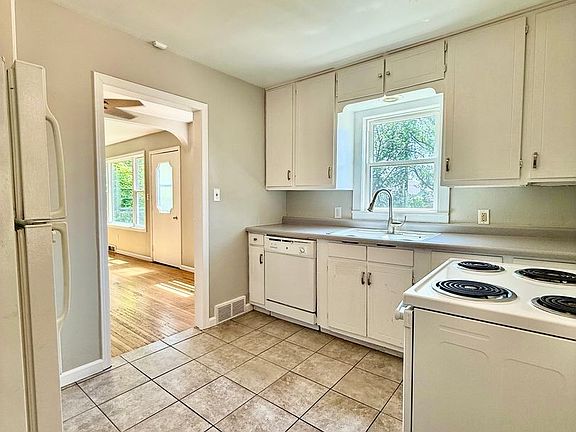 2nd image of 739 4th St NE