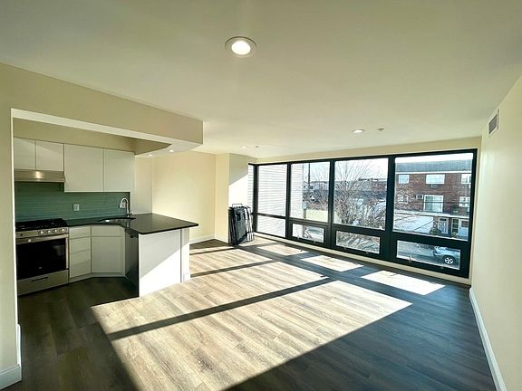 2nd image of 20-30 42nd St #2B