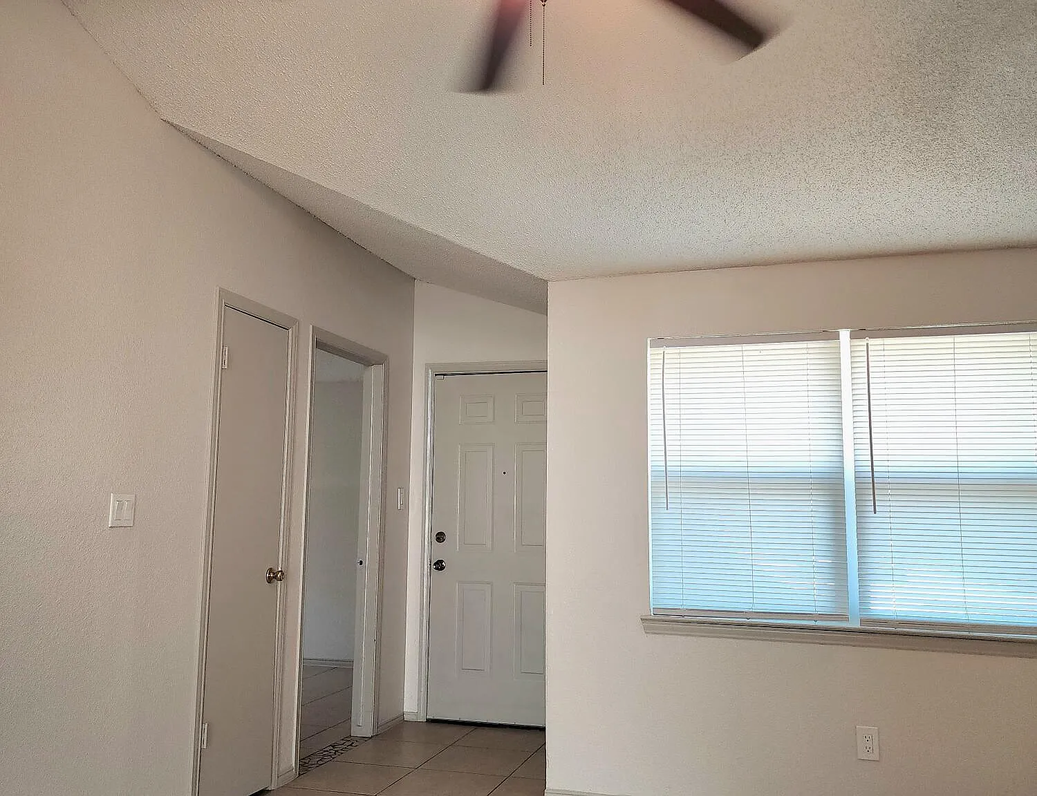 3 bed, 1100 sqft, $1,425 — Photo 2