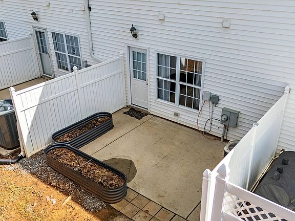3rd image of 1873 Birmingham Ct
