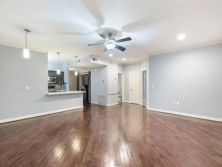 3501 Chenevert St #17 — Photo 7