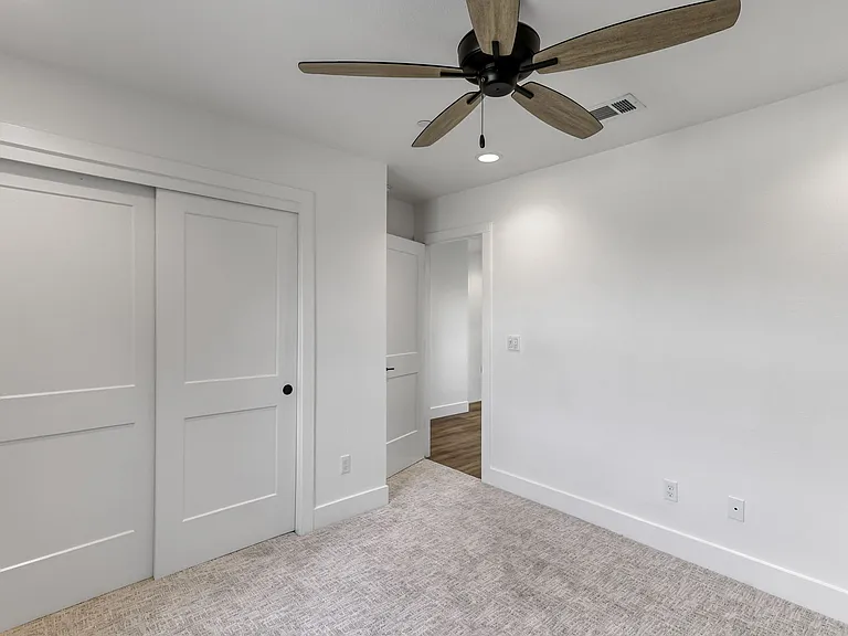6790 Yvonne Ct — Photo 32