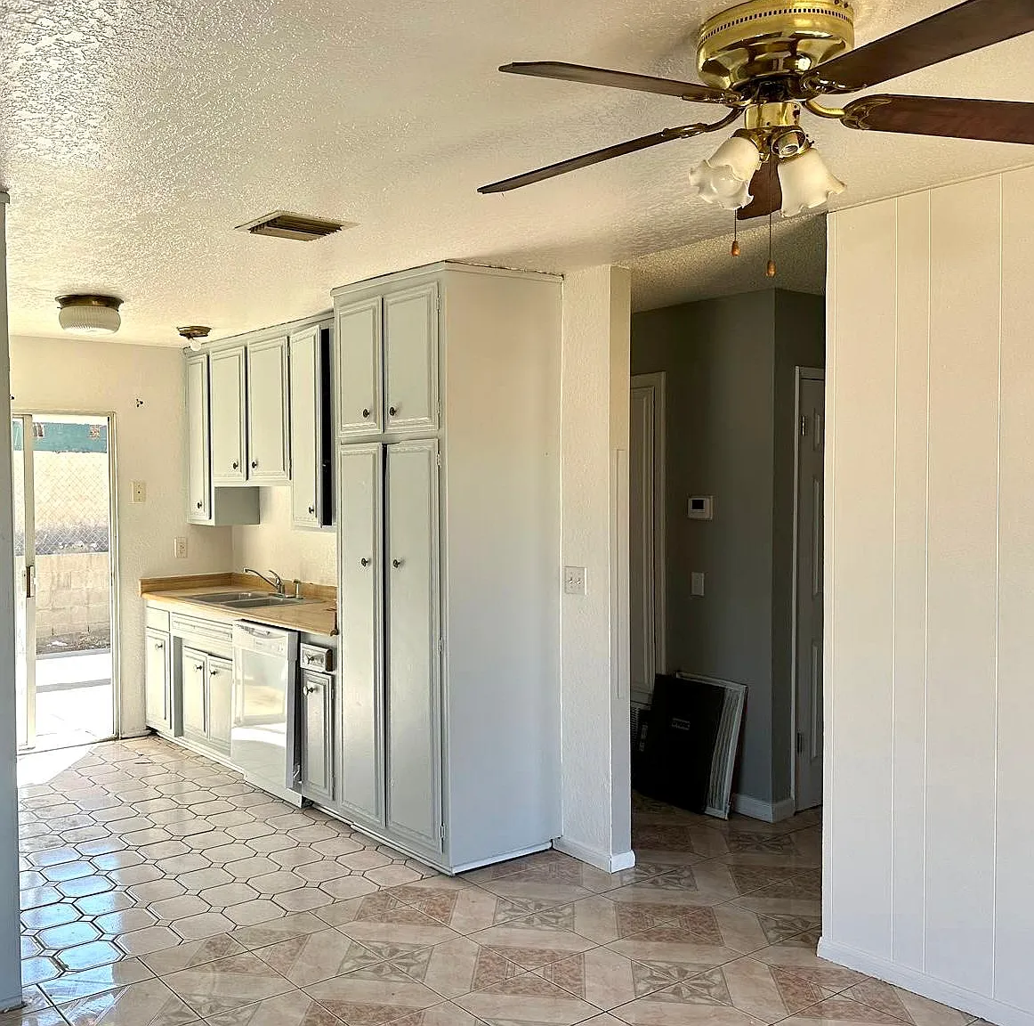 3 bed, 1169 sqft, $2,350 — Photo 4
