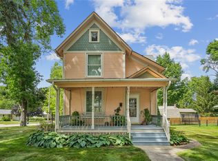 617 7th St NW, Mount Vernon, IA 52314