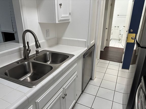 2nd image of 1428 Kelton Ave APT 302
