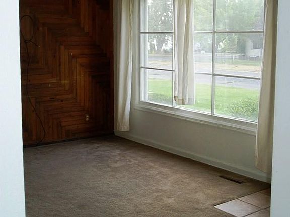 2nd image of 2912 E Nora Ave