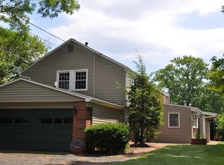 2607 Sunnyfield Dr, Pittsburgh, PA 15241