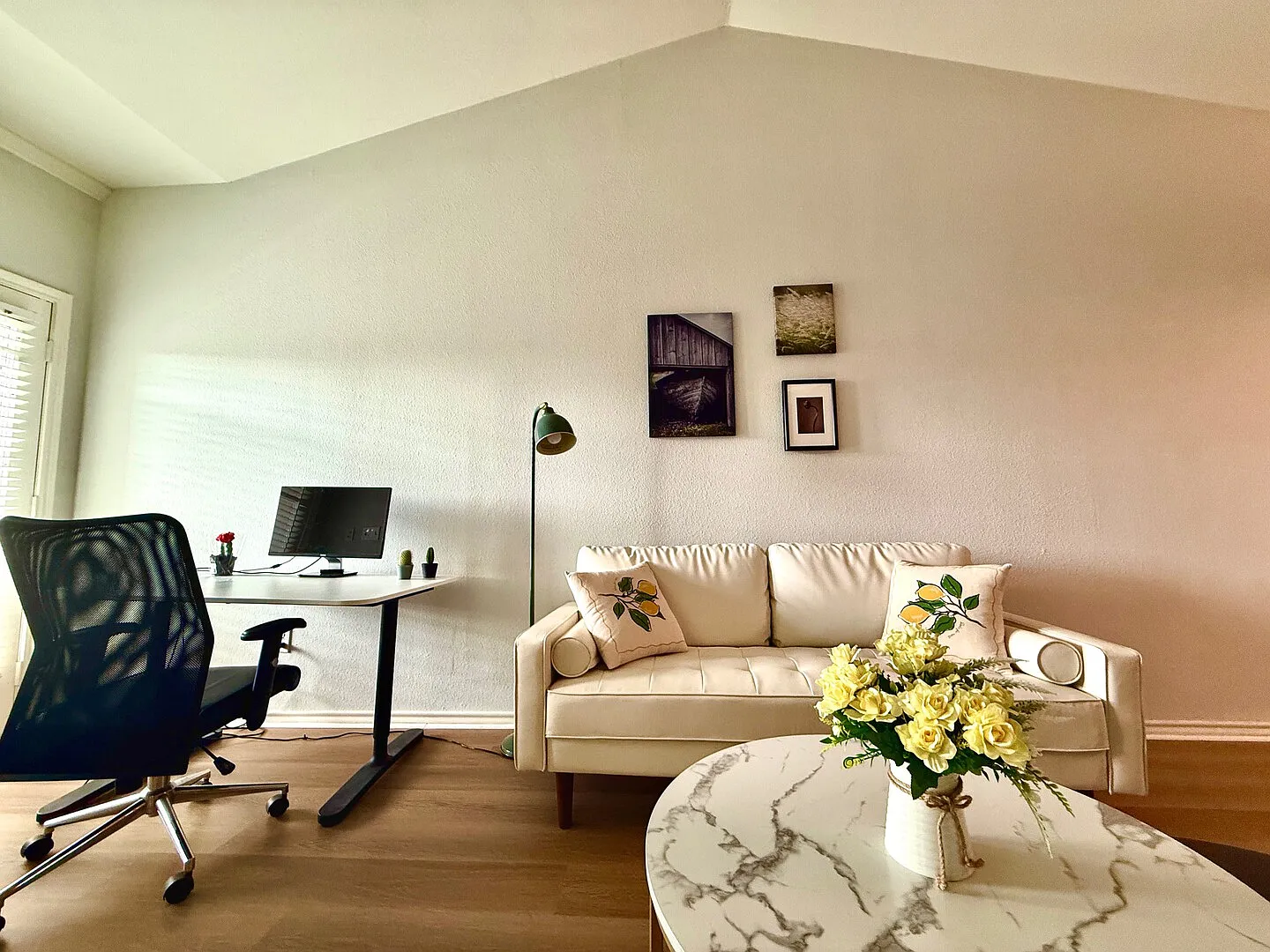 Quiet 2BR/2BTH Condo, Oak Lawn, Gated, Walkable, Covered Parking — Photo 3
