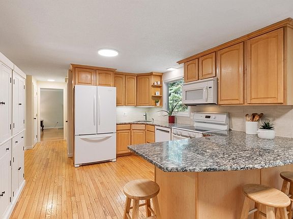 5th image of 13 Howard Rd