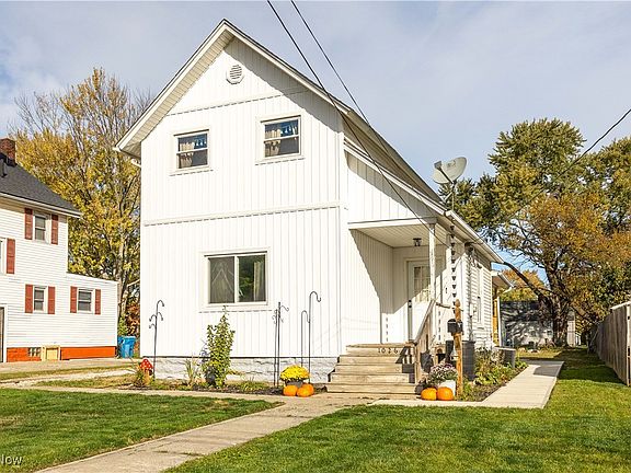 2nd image of 1026 W 22nd St