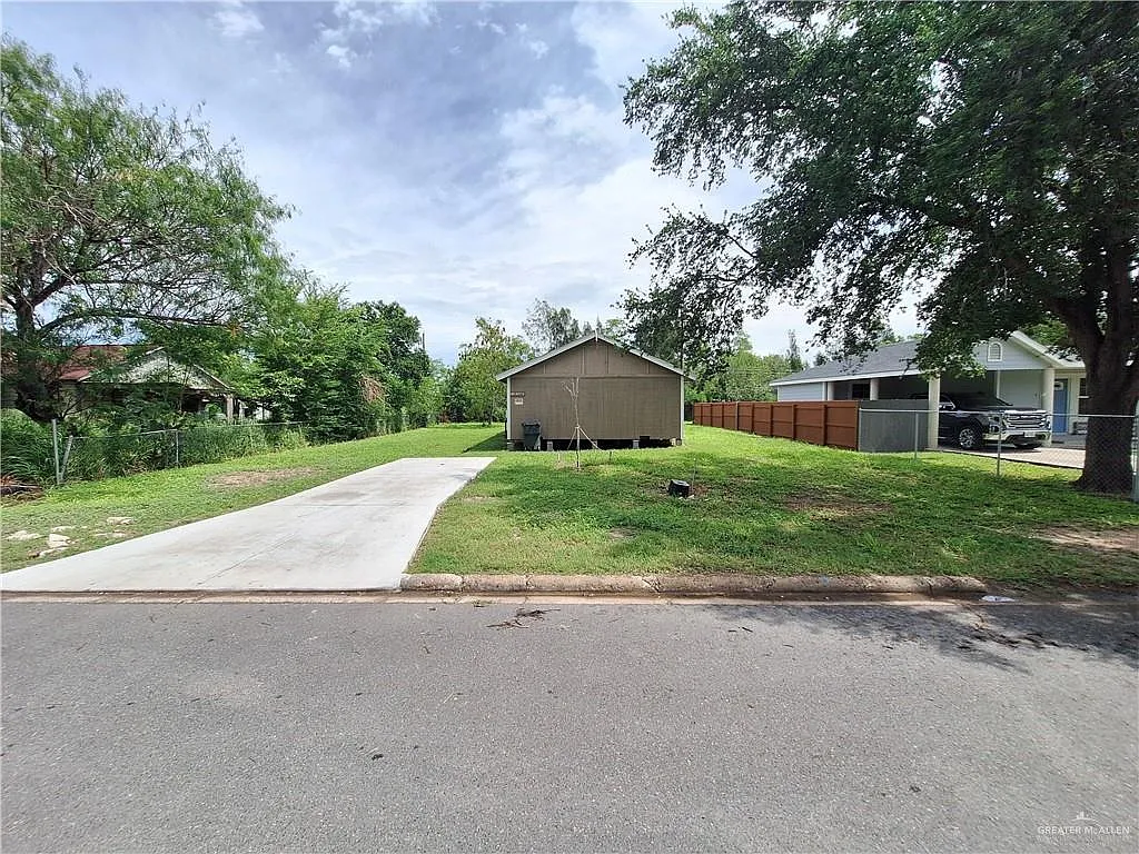 2 bed, 1.0 bath, 1012 sqft, $950 — Photo 2