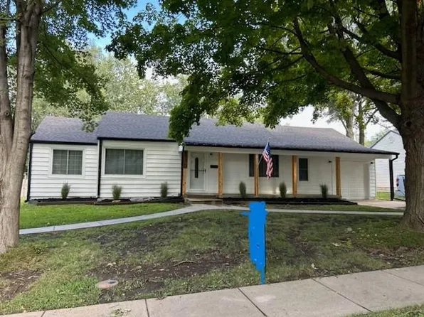 8113 Goodman St, Overland Park, KS 66204
