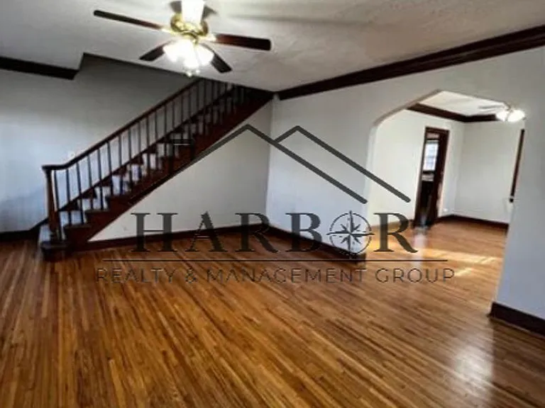 1st Avenue SW Duplex — Photo 2