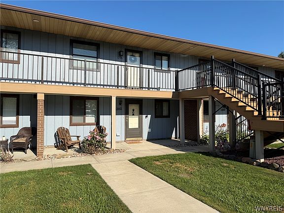 5th image of 1202 Edgewater Dr