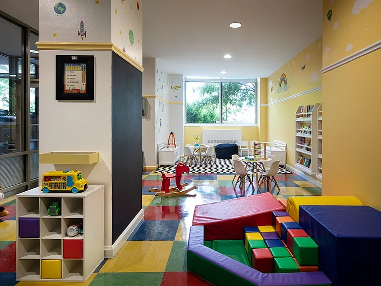 400 Chambers St #3R — Photo 15