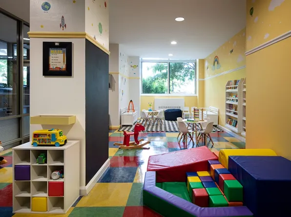 400 Chambers Street image 11 of 15