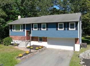 30 Schofield Rd, West Milford, NJ 07480