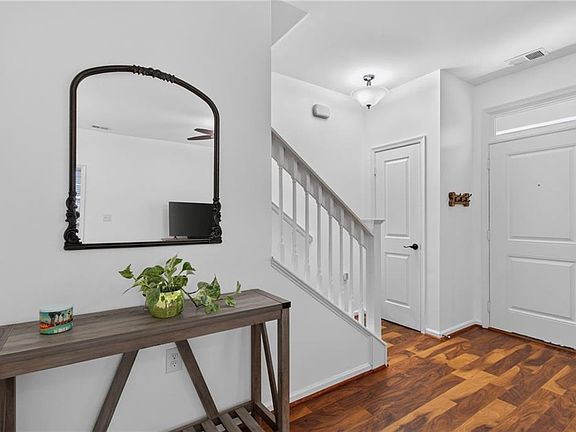 4th image of 723 Lacy Oak Dr