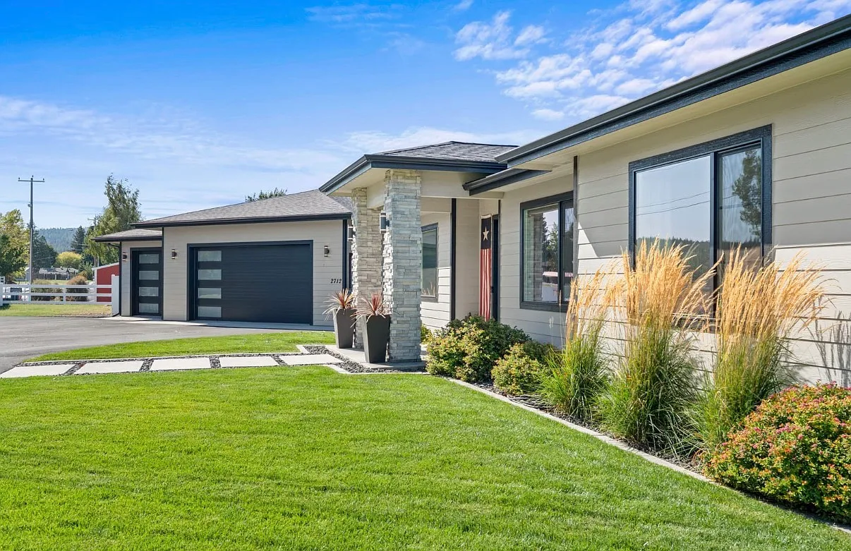 4 bed, 2.5 bath, 2344 sqft, $6,500 — Photo 3