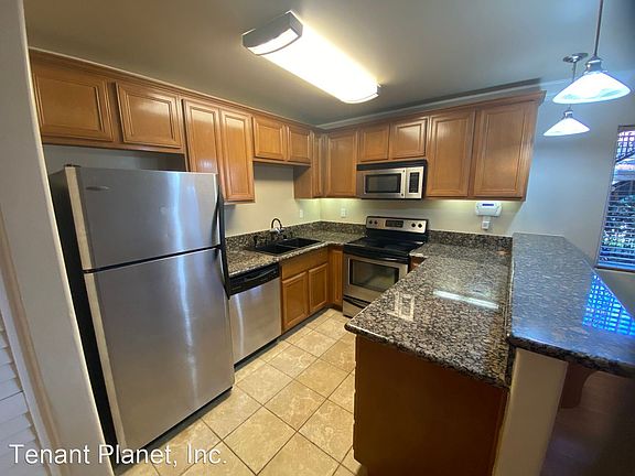 4th image of 800 N Mollison Ave Unit 16