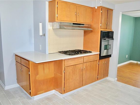 5th image of 9 Barone Cir