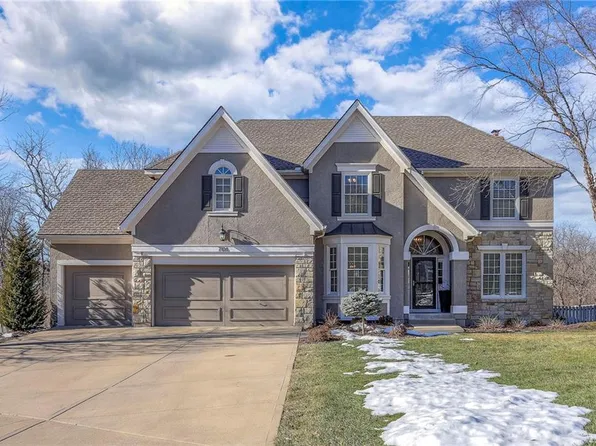 7106 Mullens Rd, Shawnee, KS 66216