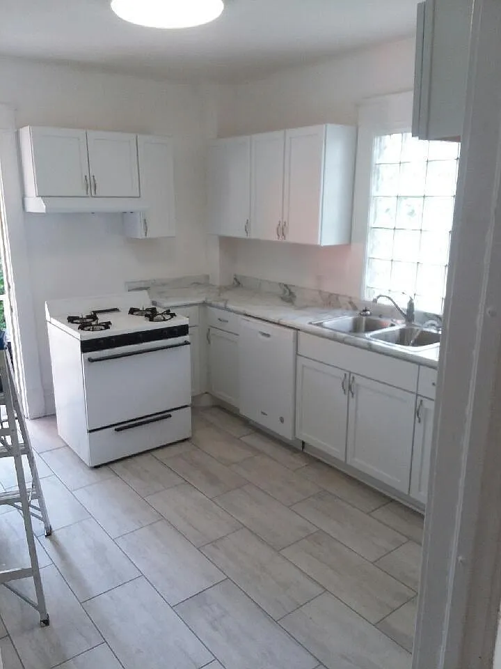 615 Locust St — Photo 4