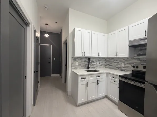 83 Scovill St #1, Waterbury, CT 06702