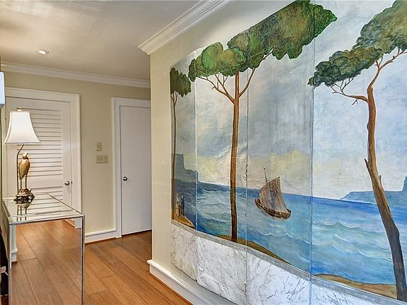 4th image of 700 Oriole Dr APT 125A