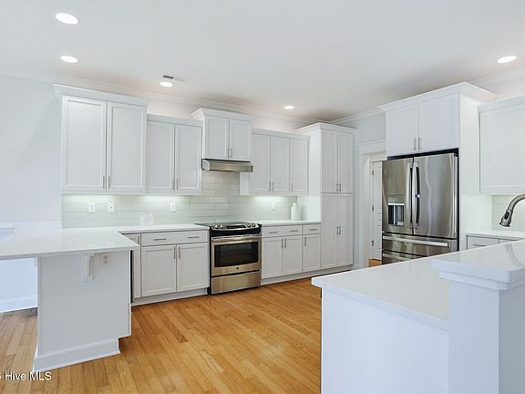 3rd image of 23 Stonegate Circle
