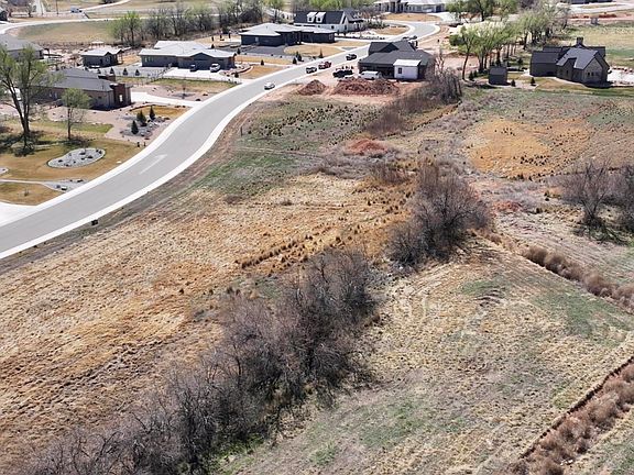 4th image of 659 Ellen Dr