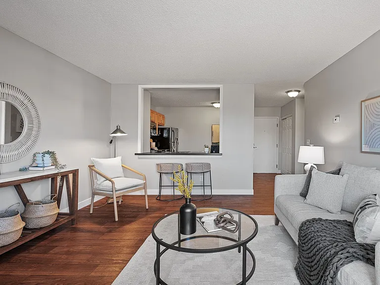 Lexington Hills Apartments — Photo 10